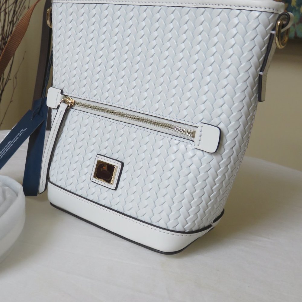 Dooney and Bourke white crossbody NWT - Picture 2 of 9